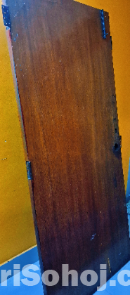 রুমের দরজা তিনটা